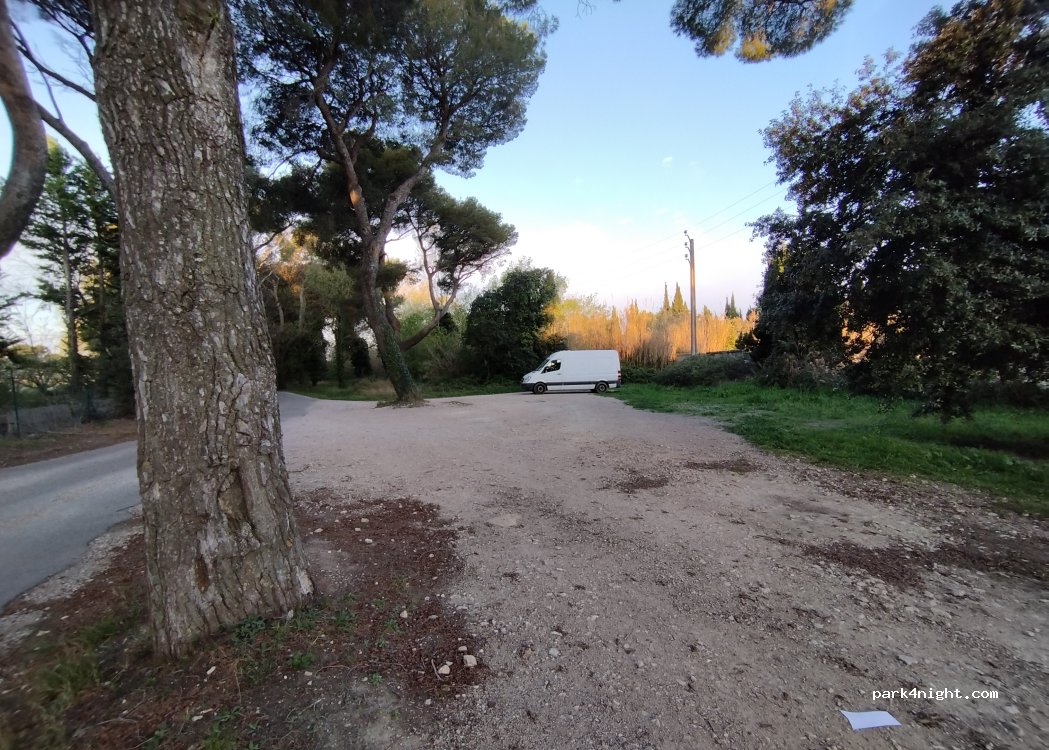 (13300) Salon-de-Provence - Chemin des Aubes — foto 5