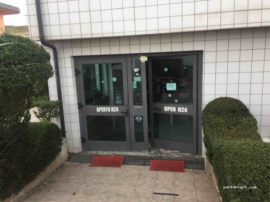 (88051) Cropani Marina - Strada Statale 106 Jonica, 106 — foto