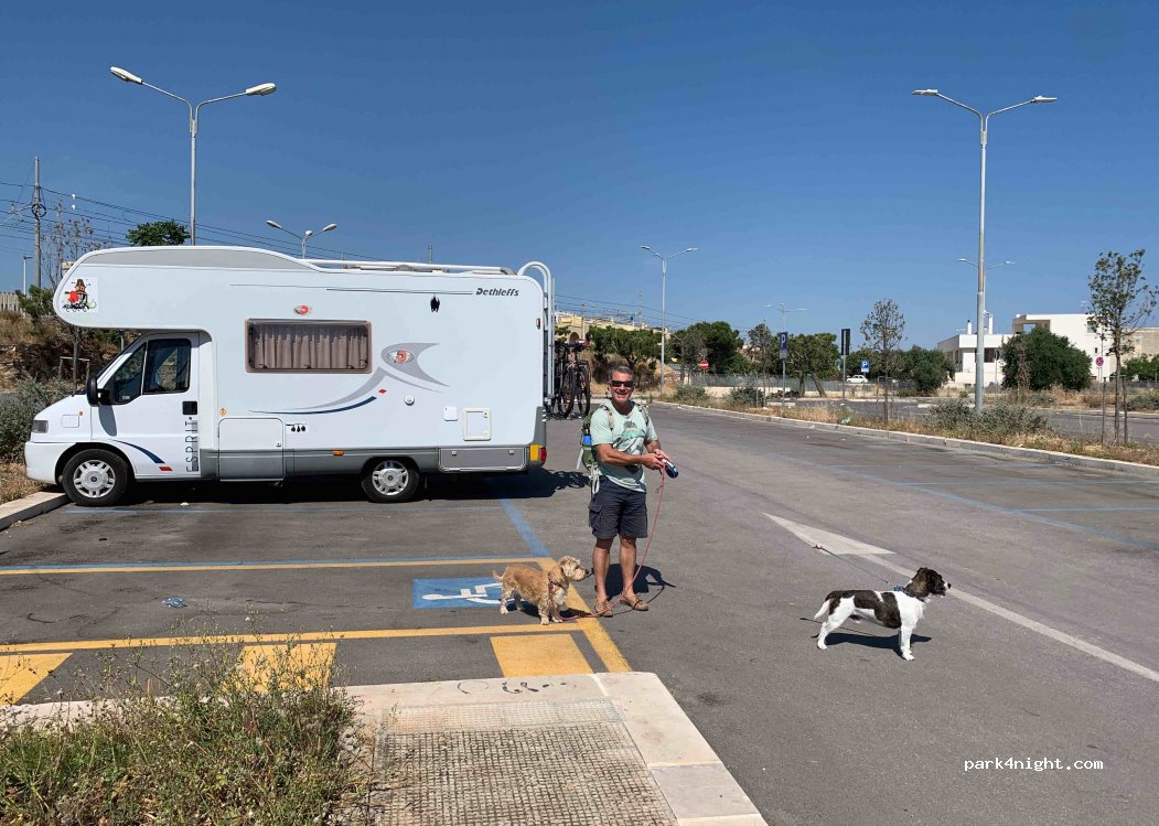 (70044) Polignano a mare - via Via Domenico Maringelli — foto