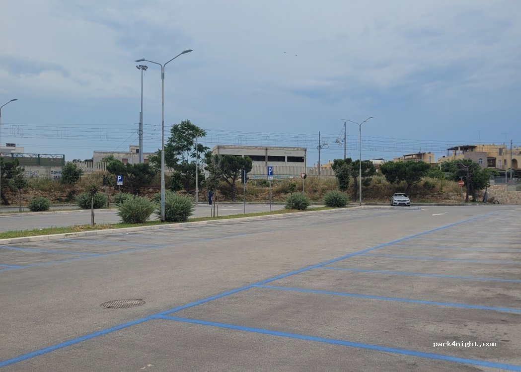 (70044) Polignano a mare - via Via Domenico Maringelli — foto 3