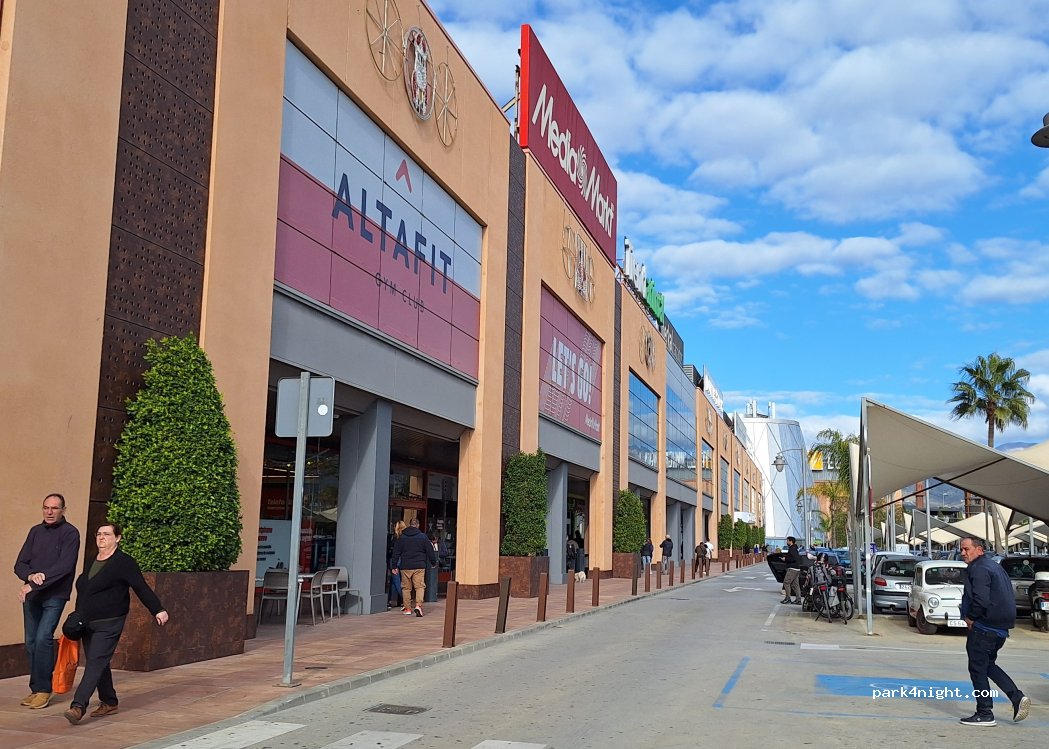 (29740) Vélez-Málaga - 6 Avenida Juan Carlos I — foto 3