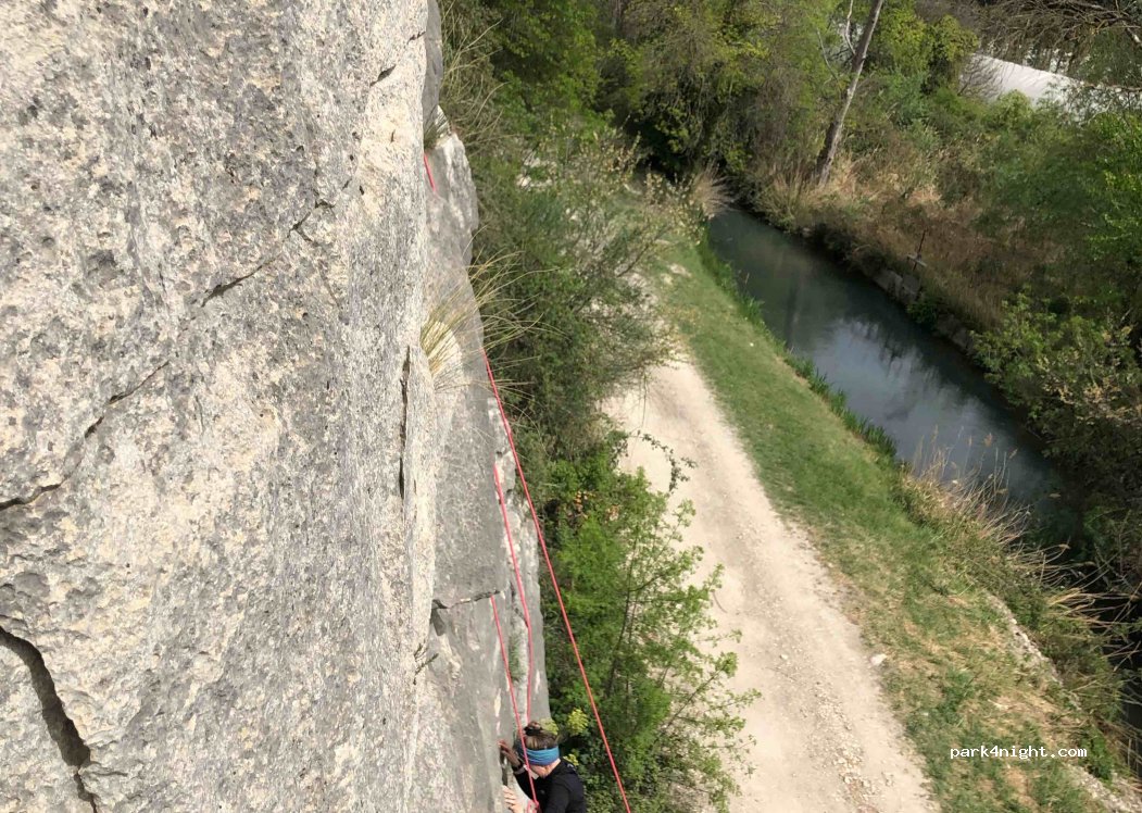(13660) Orgon - Chemin de la Fanfarline — foto 3