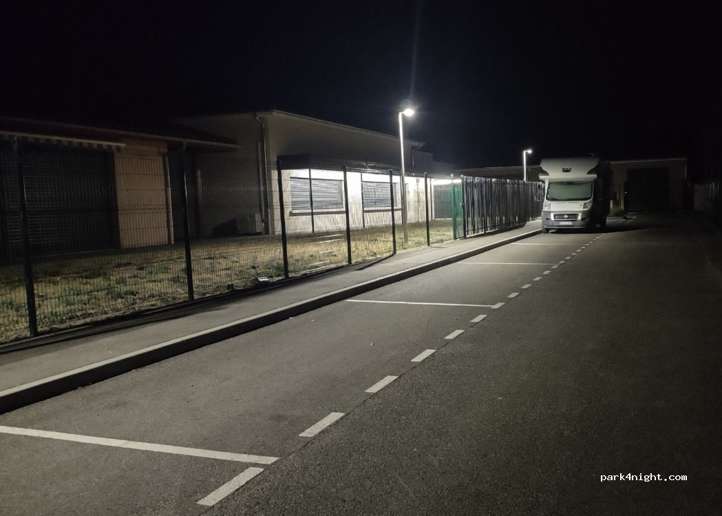 (38550) Auberives-sur-Varèze - 104 Rue des Écoles — foto