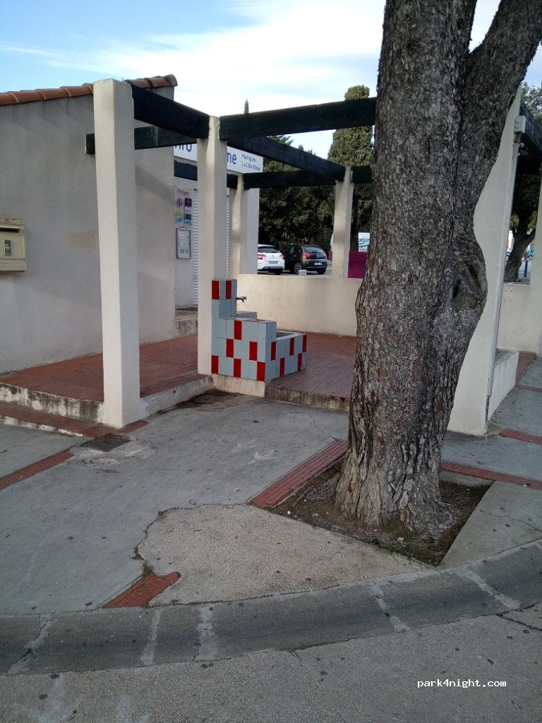 (13500) Martigues - 9 Rue Olivier Griscelli — foto 2