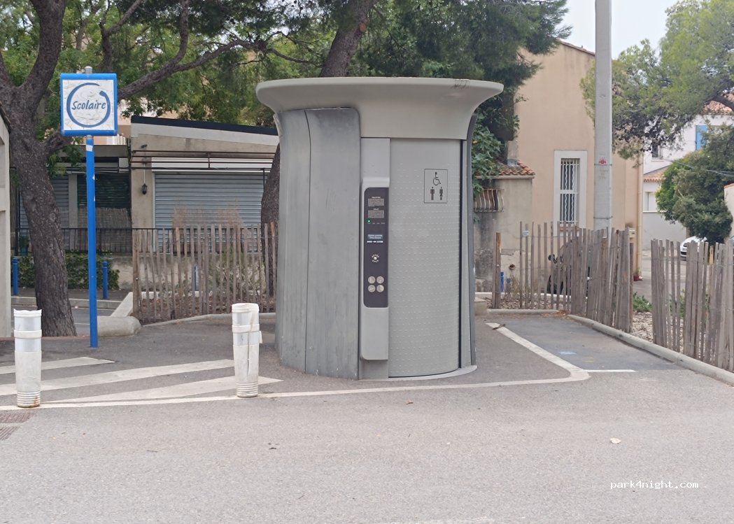 (13500) Martigues - 9 Rue Olivier Griscelli — foto 3