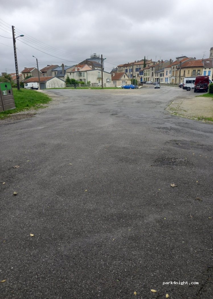 (55100) Verdun - 1 Place de la Roche — foto 2