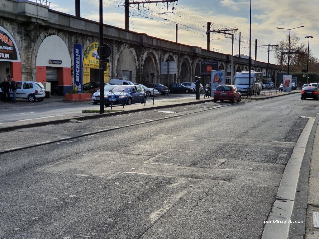 (30000) Nîmes - 28 Boulevard Sergent Triaire — foto