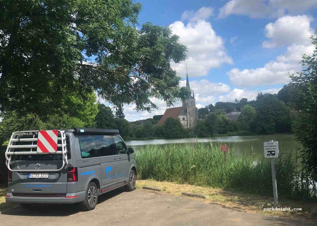 (89220) Saint-Privé, Yonne - Allée Robert Baron et Renée Baron Peyrou — foto 3