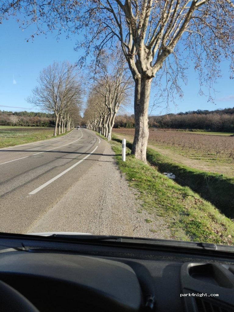 (30210) Vers-Pont-du-Gard - D981 — foto