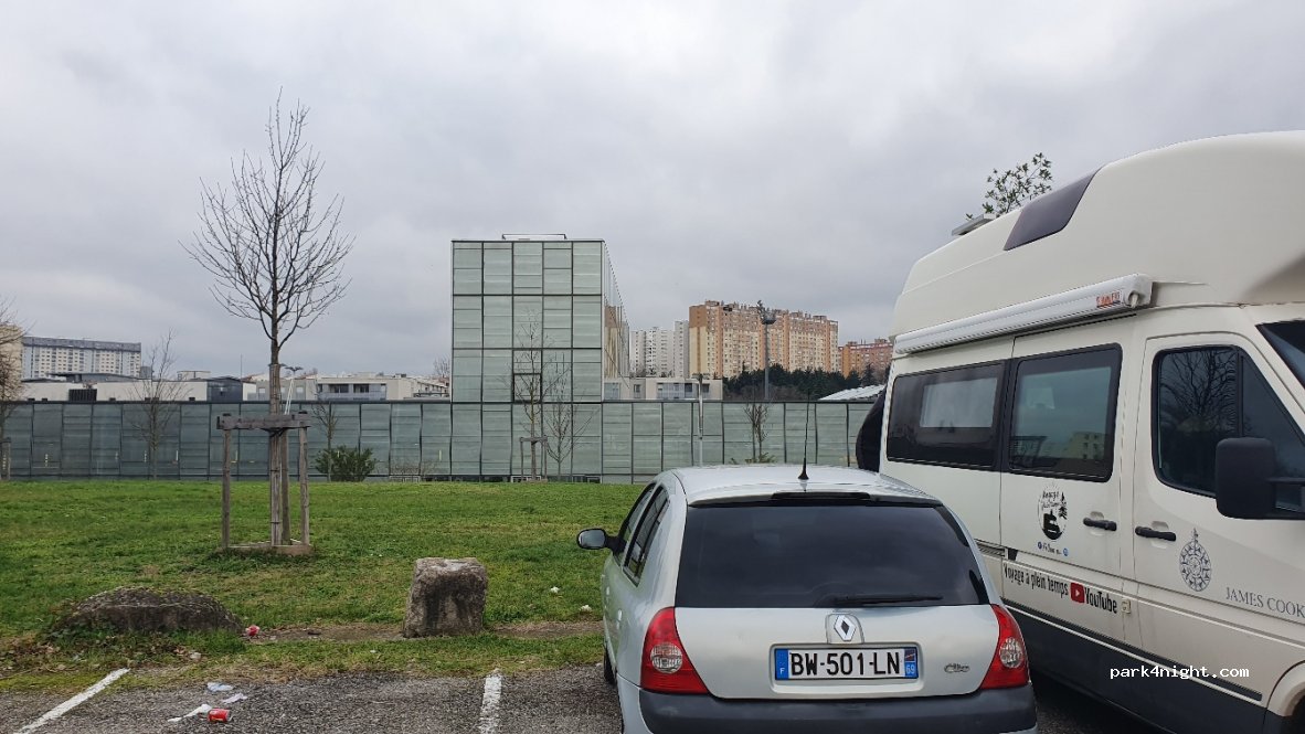 (69200) Vénissieux - 40 Rue Jules Ferry — foto 3