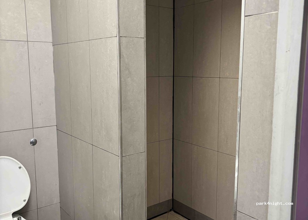 (WR8 0BZ) Strensham - 8 M5 — foto