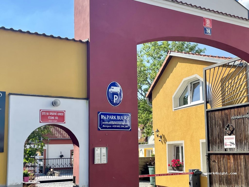RV park Buliro privat Stellplatz in Prag — foto
