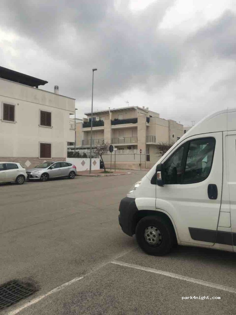 (70044) Polignano a Mare - 50 Via Vitantonio Giannoccaro — foto