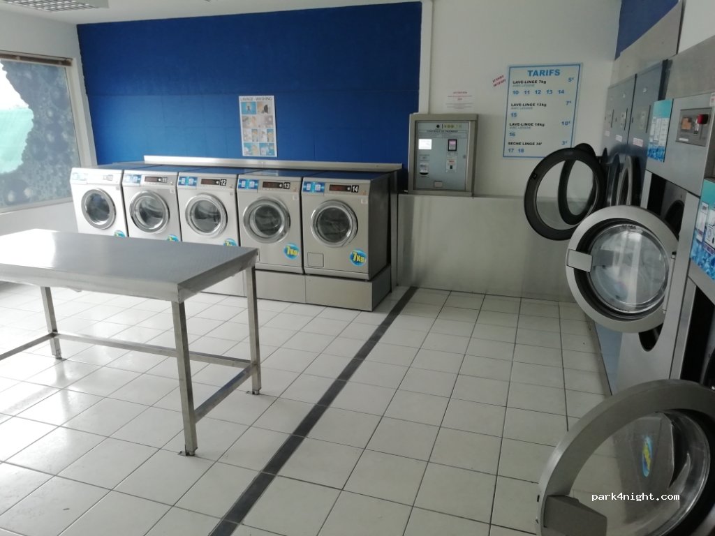 (11430) Gruissan - ZA de mateille Parking Lidl — foto 2