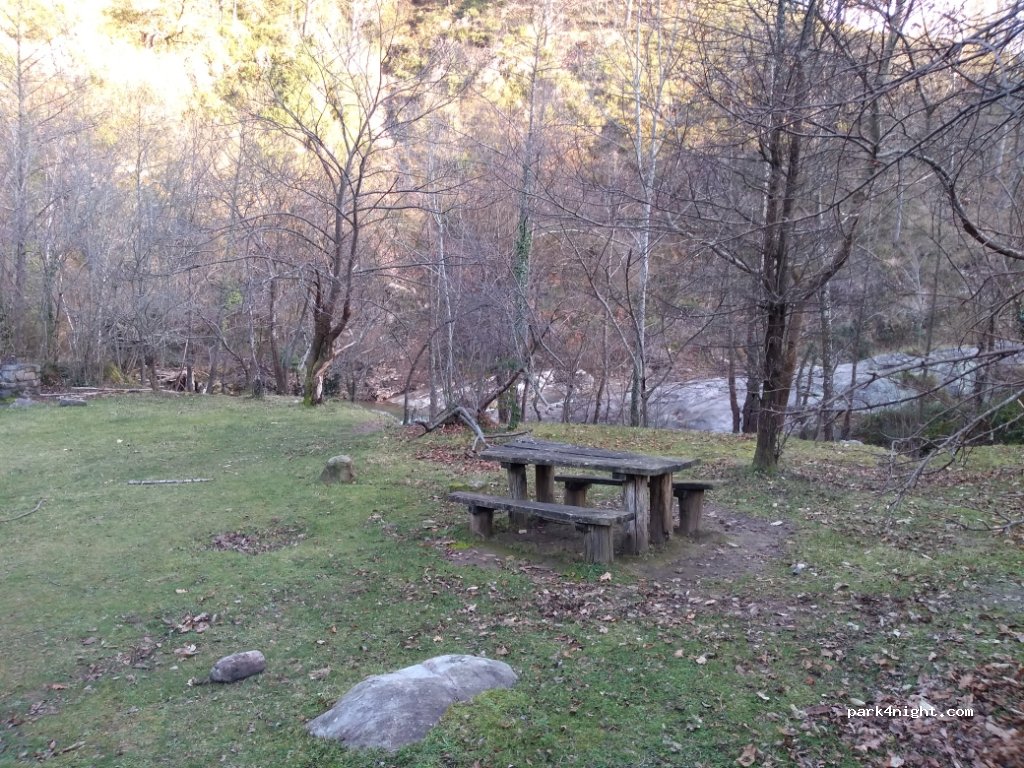 (39518) Los Tojos - Barrio Bárcena Mayor — foto