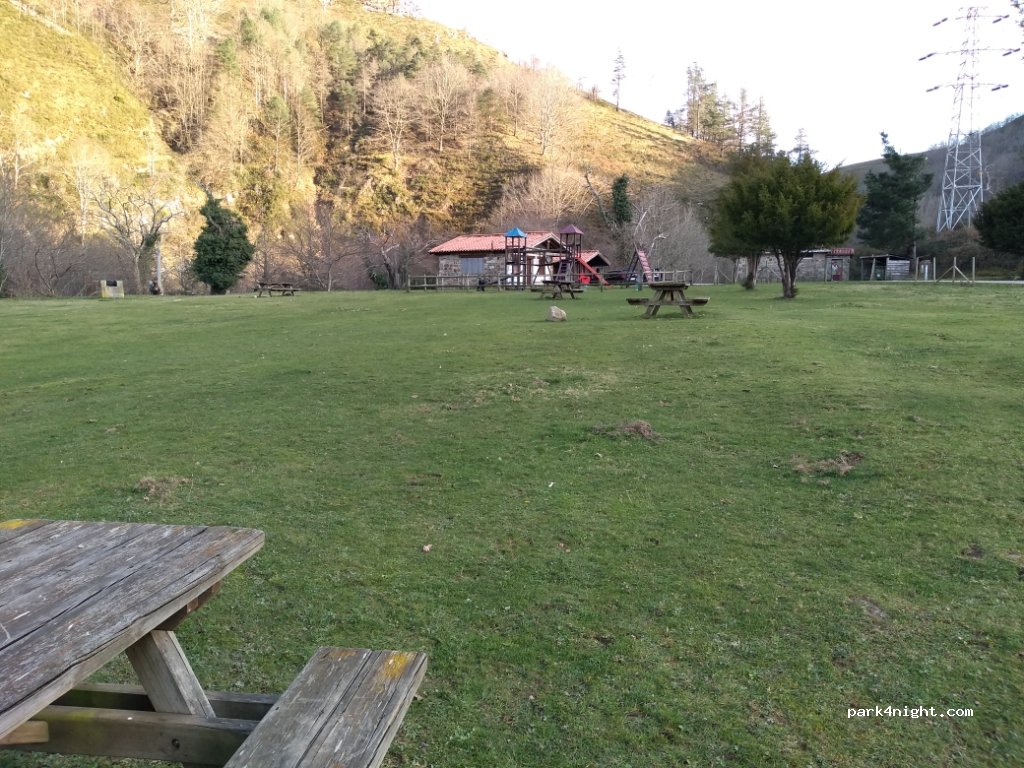 (39518) Los Tojos - Barrio Bárcena Mayor — foto 2