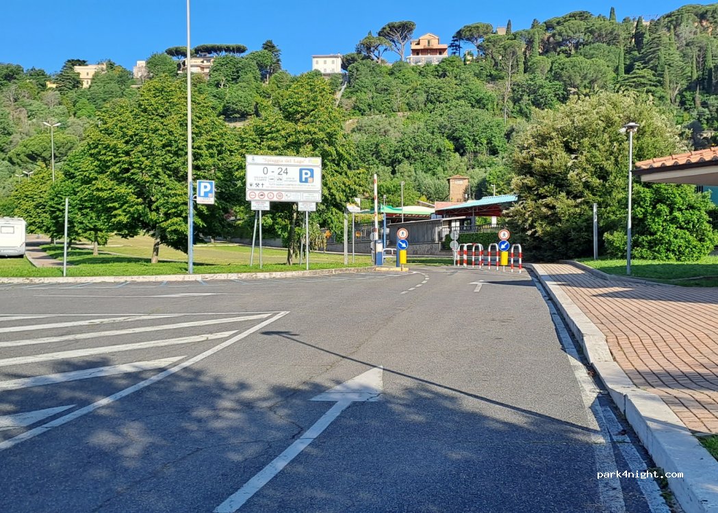 (00040) Castel Gandolfo - Via Spiaggia del Lago — foto 2