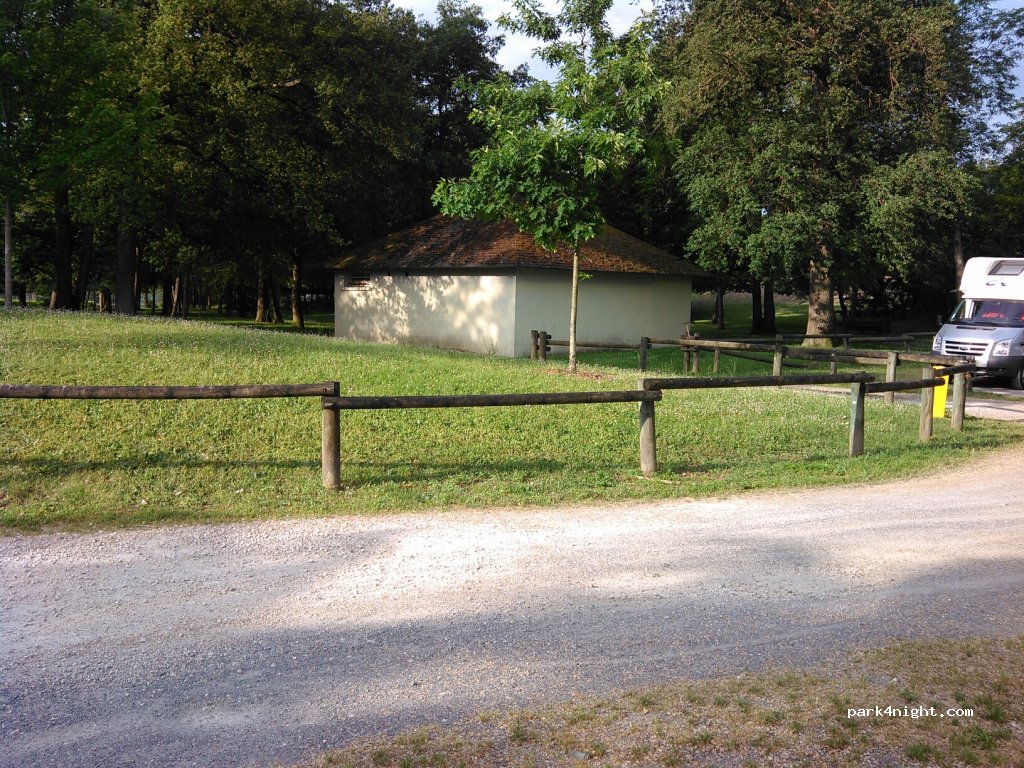 (37270) Montlouis-sur-Loire - 3-5 Allée du Parc — foto 2