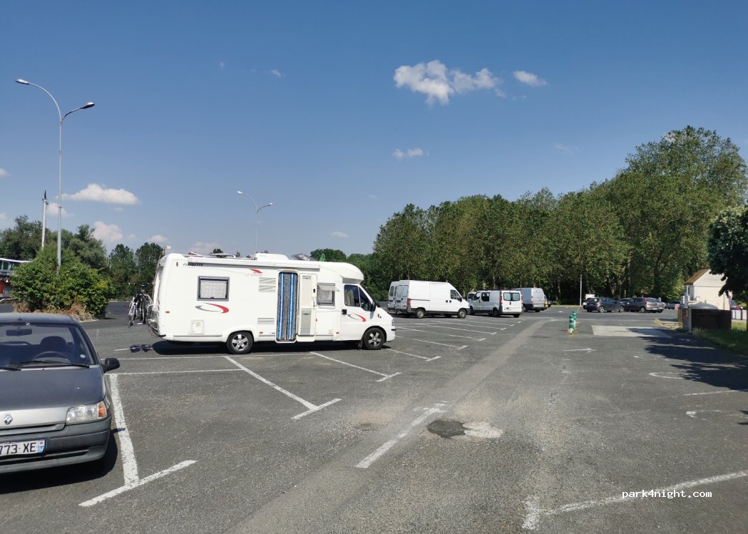 Parkplatz Quai Saint Nicolas — foto 3