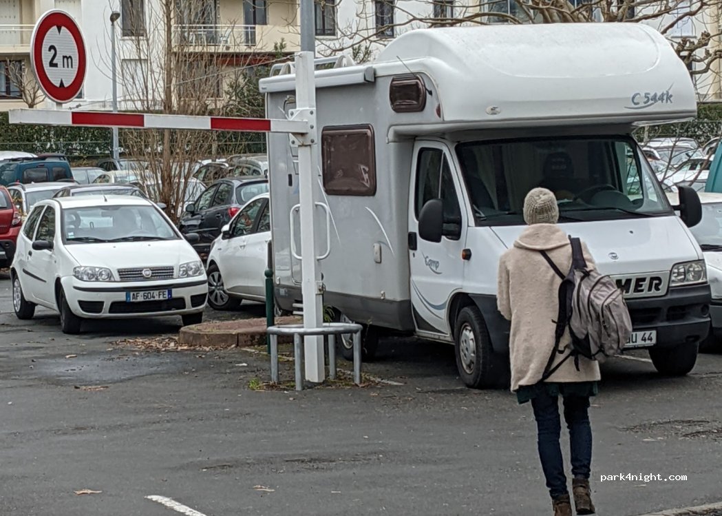(64200) Biarritz - Avenue Charles Floquet — foto 2