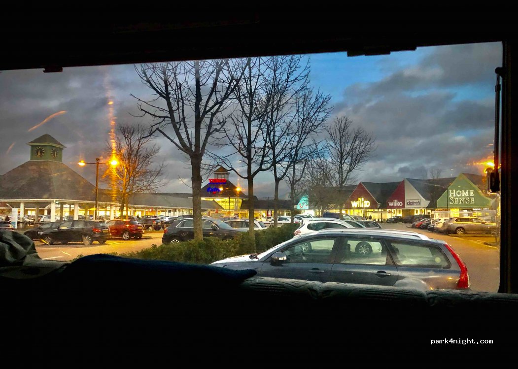 (MK10 0BA) Kingston - 35 Winchester Circle — foto