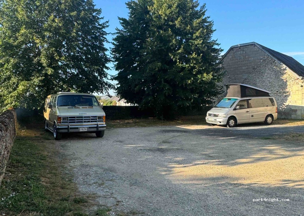 (37360) Rouziers-de-Touraine - 10-12 Rue des Rochambelles — foto 3