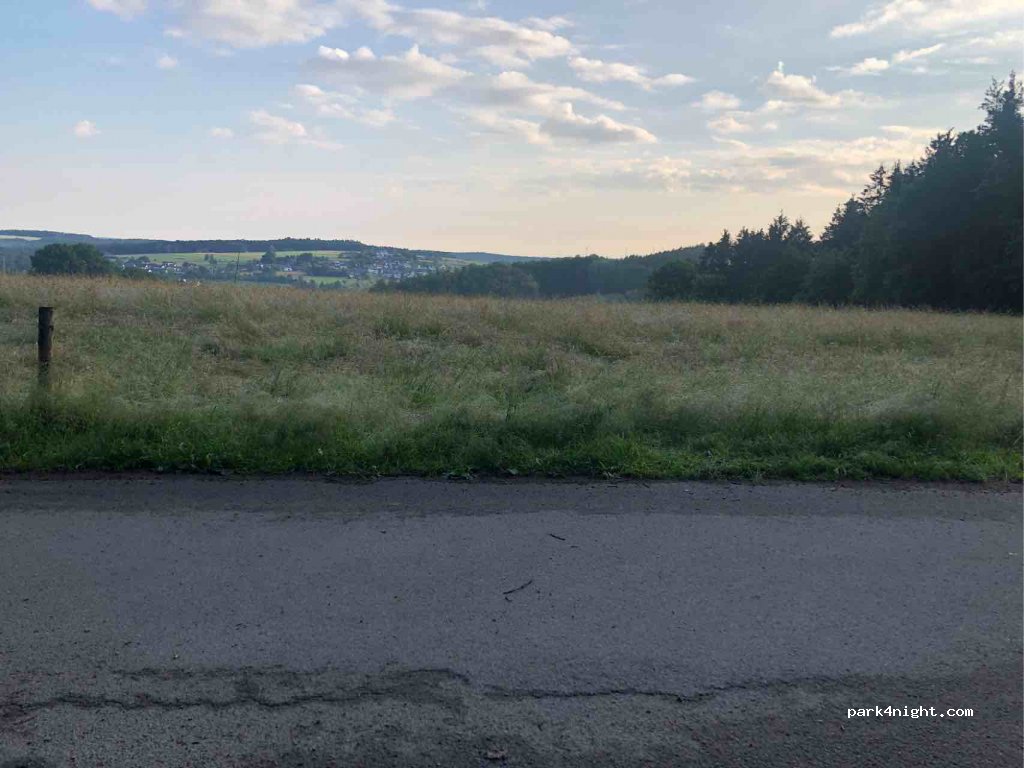 Wanderparkplatz Weiten-Gesäßer-Höhe — foto