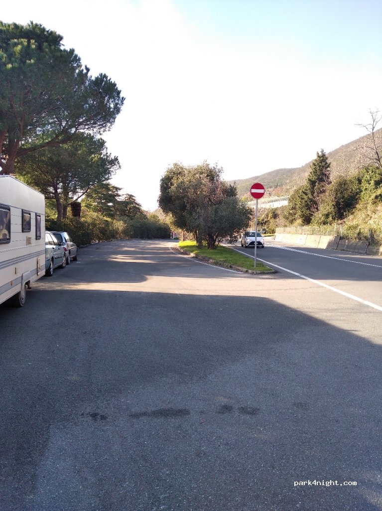 (17019) Varazze - 81 Via dei Gerani — foto