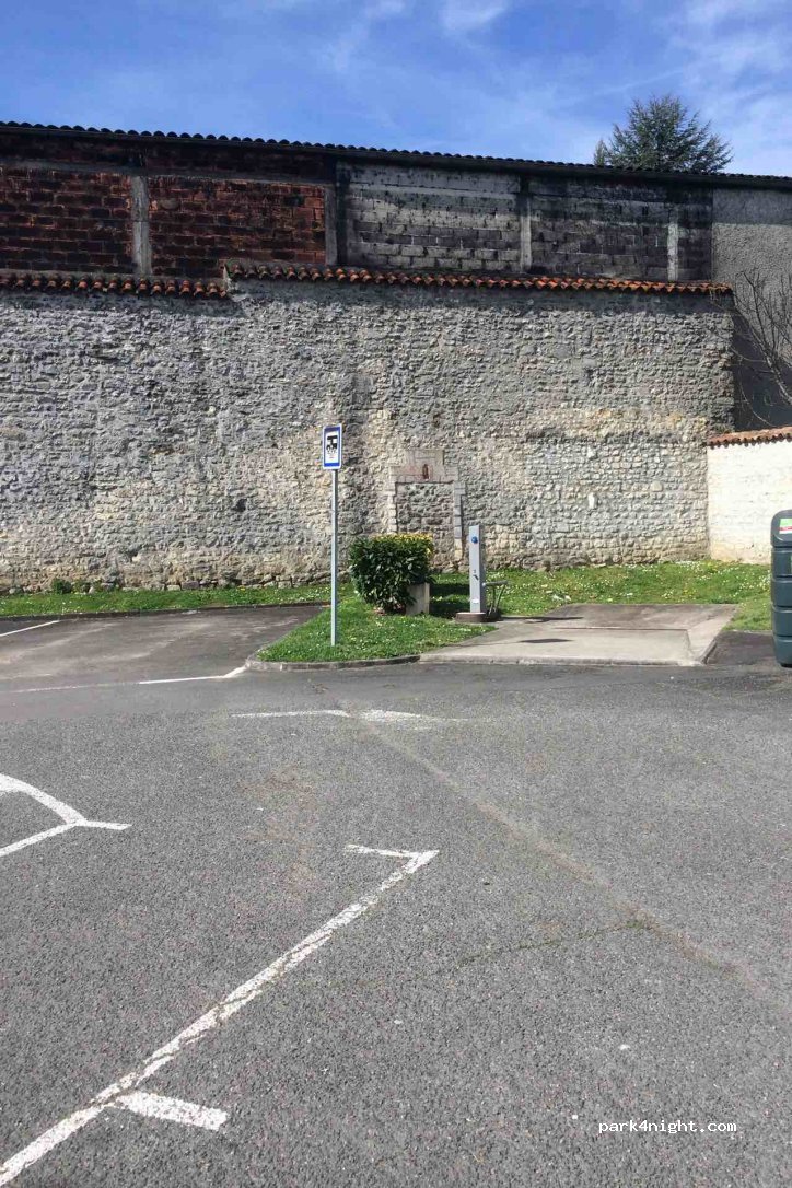 (16120) Châteauneuf-sur-Charente - 3-7 Rue du Prieuré — foto 2