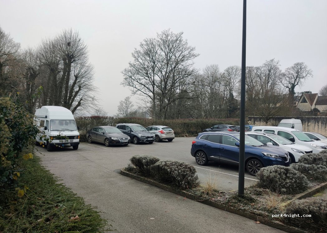 (61130) Bellême - 13 Place Boucicaut — foto