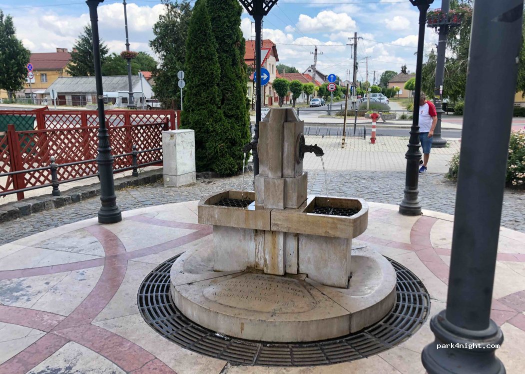 (2900) Komárom - 2 Erzsébet tér — foto
