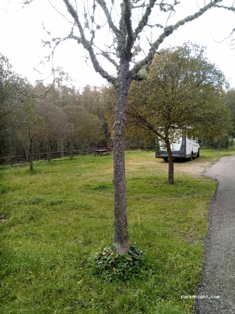 (06510) Alburquerque - Carretera del Pantano Peña Del Aguila — foto