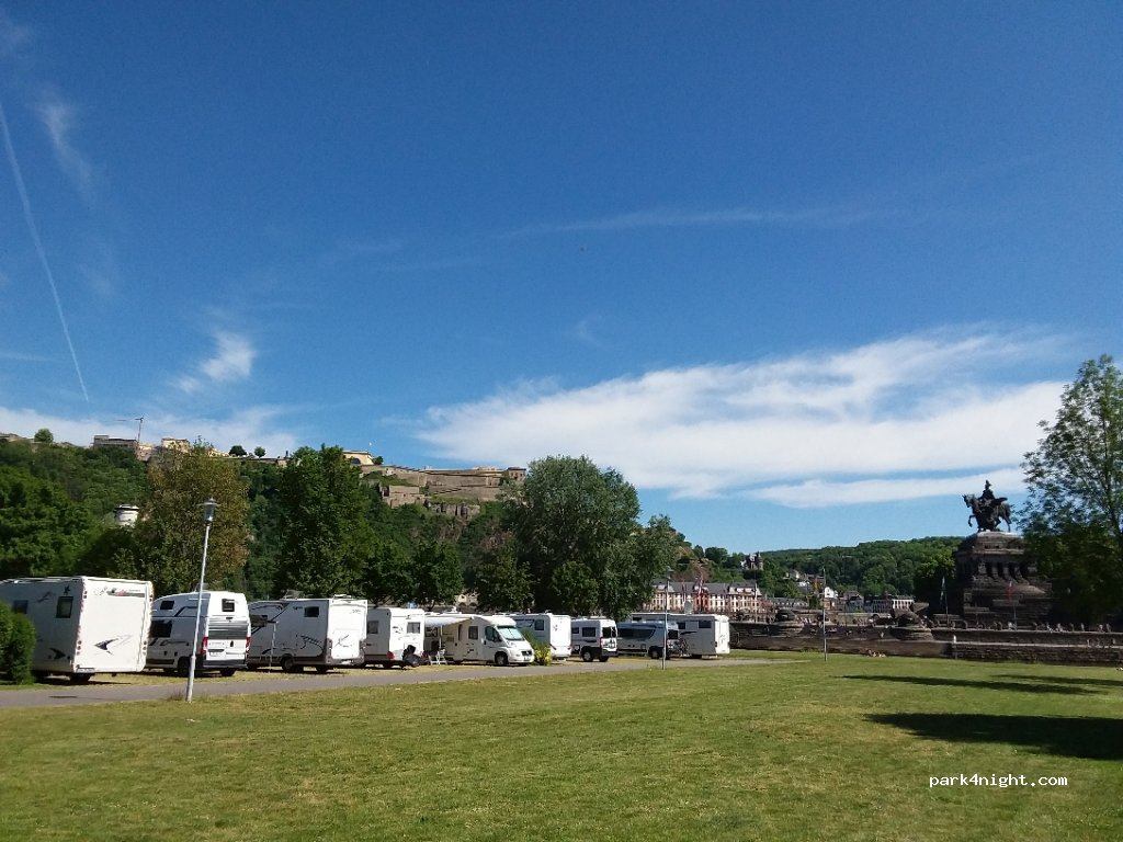 Wohnmobilstellplatz Camping Knaus RHEIN-MOSELBLICK — foto