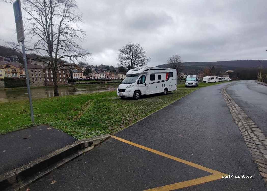 (08800) Monthermé - 5 Quai Aristide Briand — foto