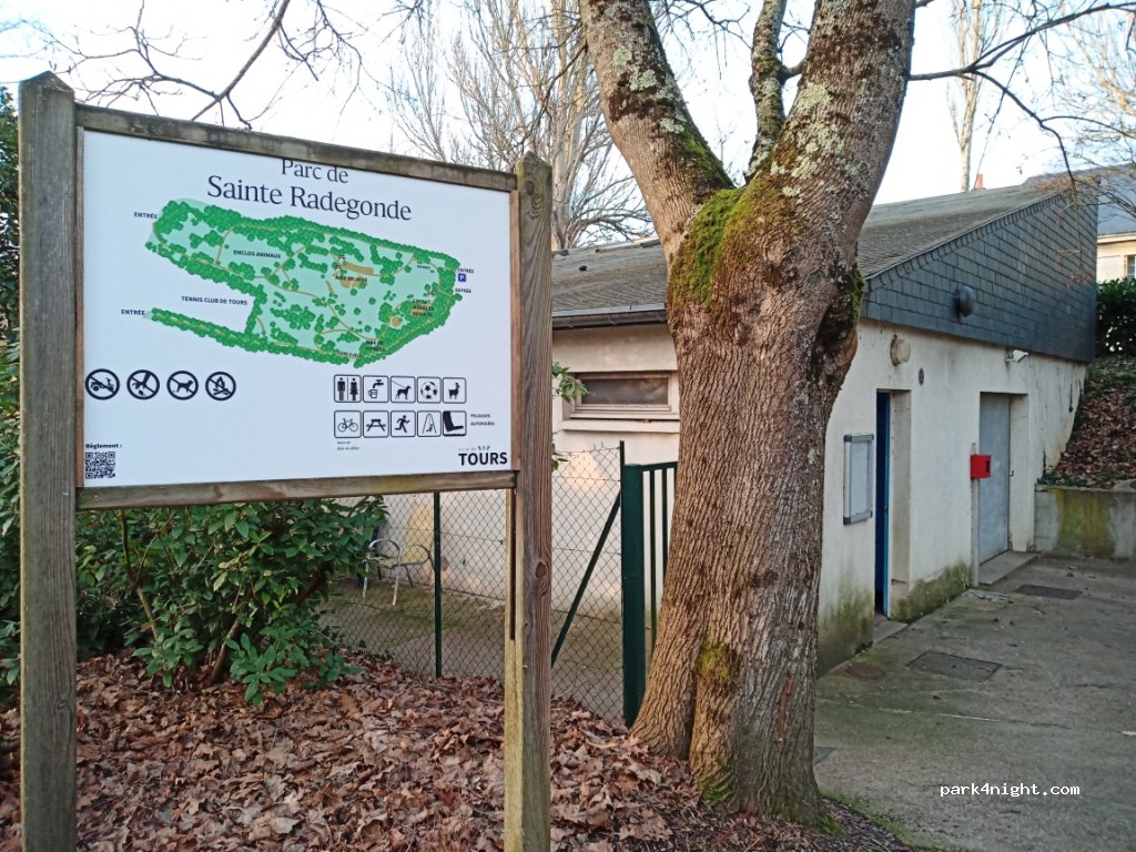 Parking gratuit Sainte Radegonde — foto 2