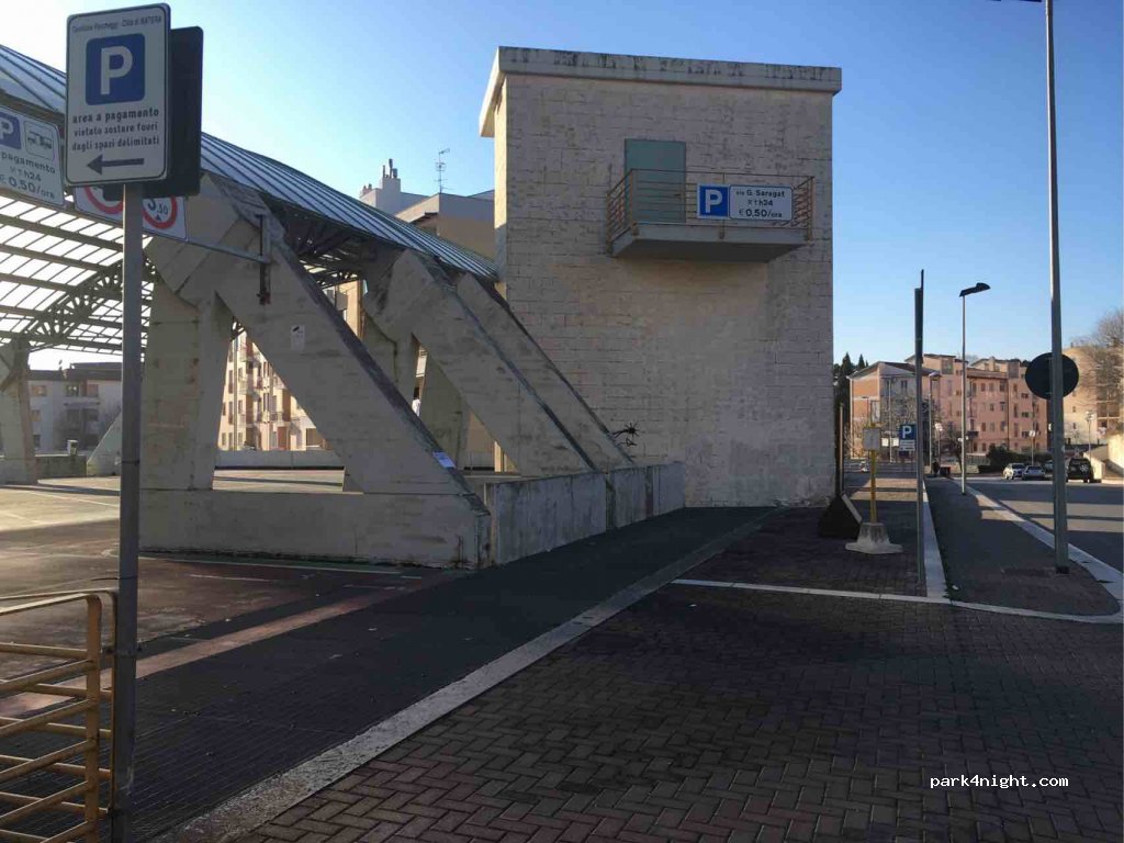 Parking Via Saragat — foto