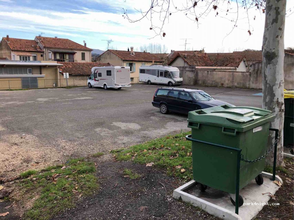 (84400) Apt - 111 Boulevard Maréchal Joffre — foto