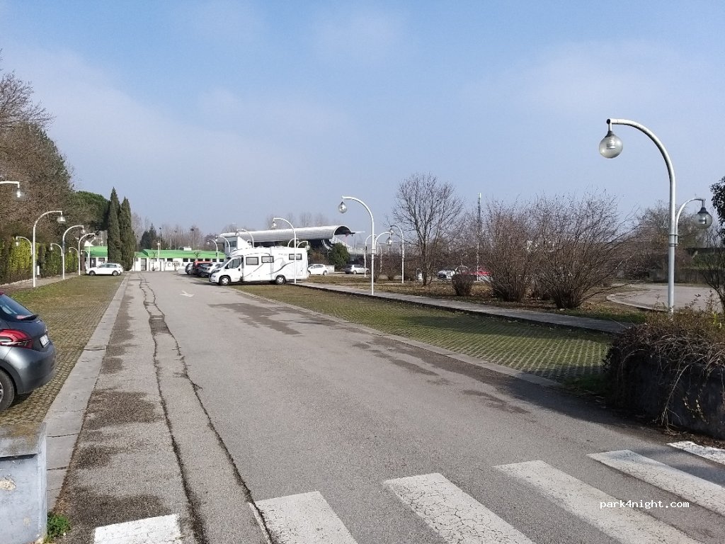 (30034) Mira - 18 Via Giuseppe Di Vittorio — foto