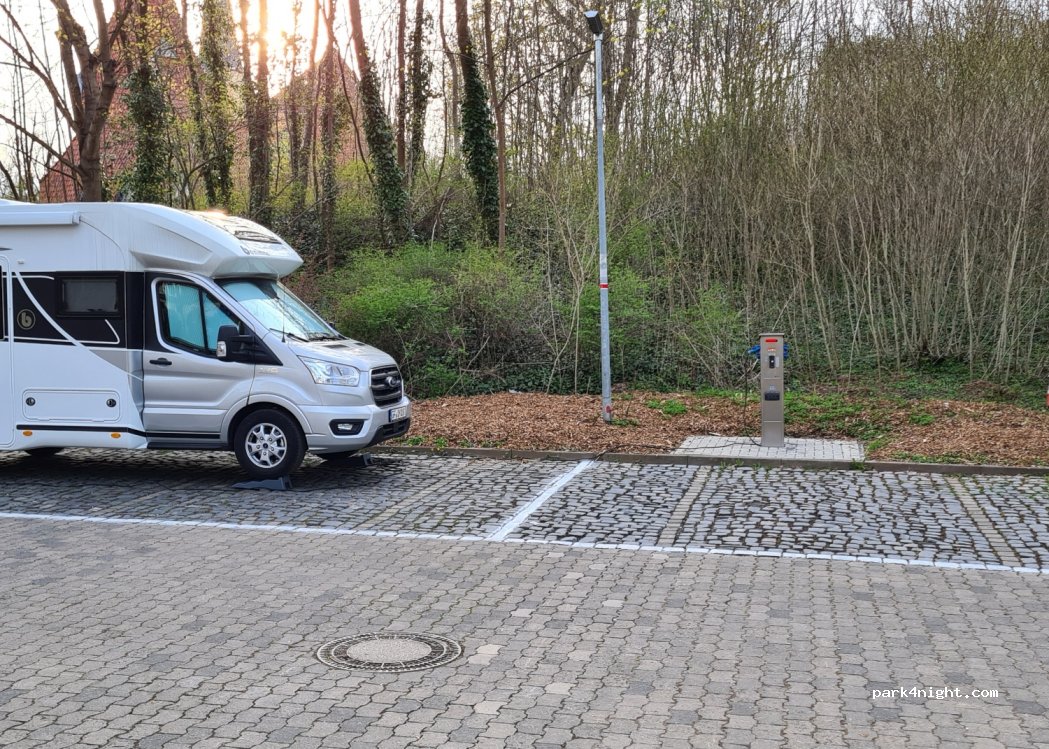 Parkplatz an der alten Brauerei — foto