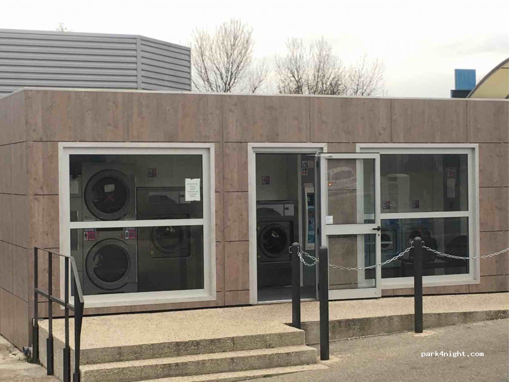 (84400) Apt - 852 Avenue de Lançon — foto