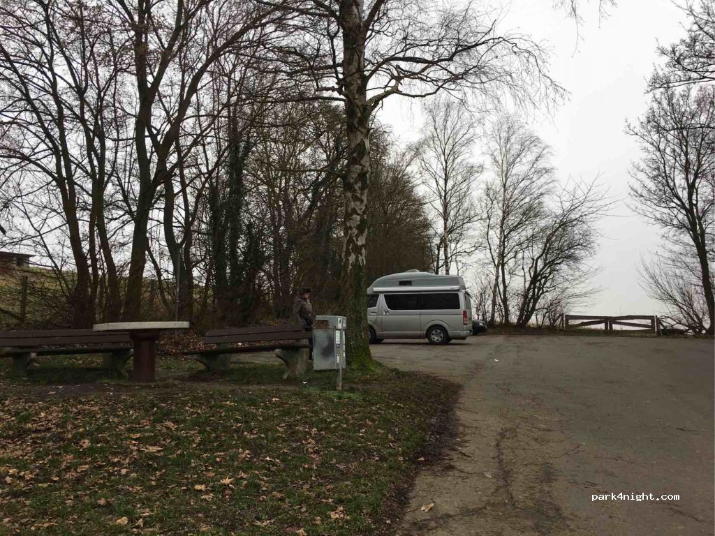 Parkplatz Burg Desenberg — foto