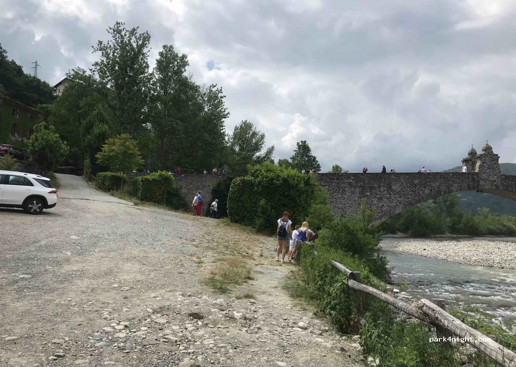(29022) Bobbio - 13 Via Ponte Vecchio — foto