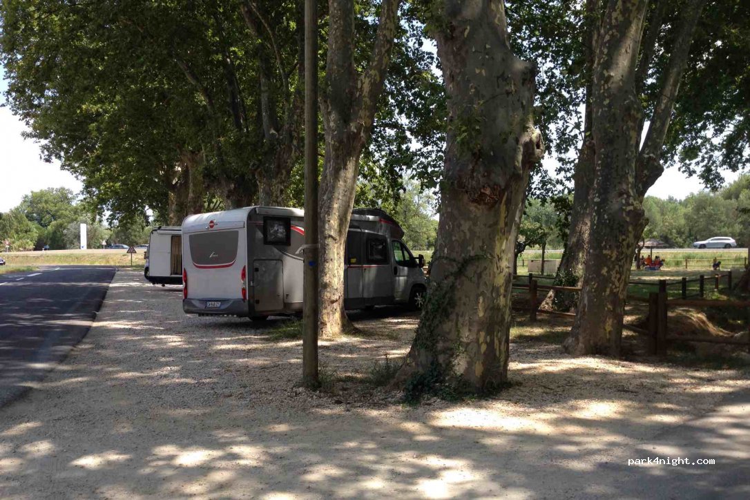 (66750) Saint-Cyprien, Pyrénées-Orientales - D81 — foto 2
