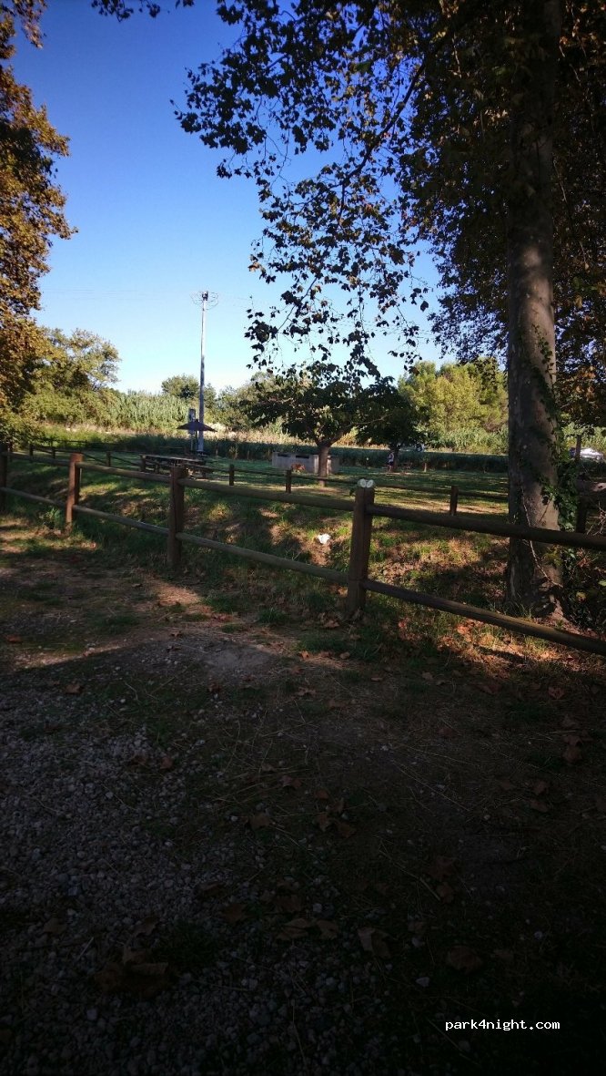 (66750) Saint-Cyprien, Pyrénées-Orientales - D81 — foto 3
