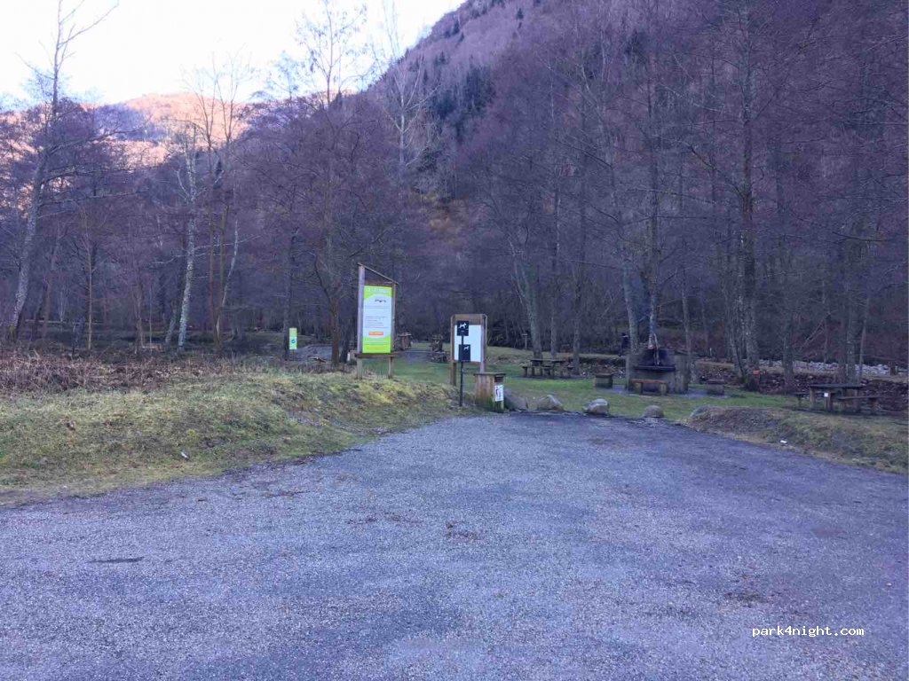 (09110) Savignac-les-Ormeaux - Derrière l'Église — foto