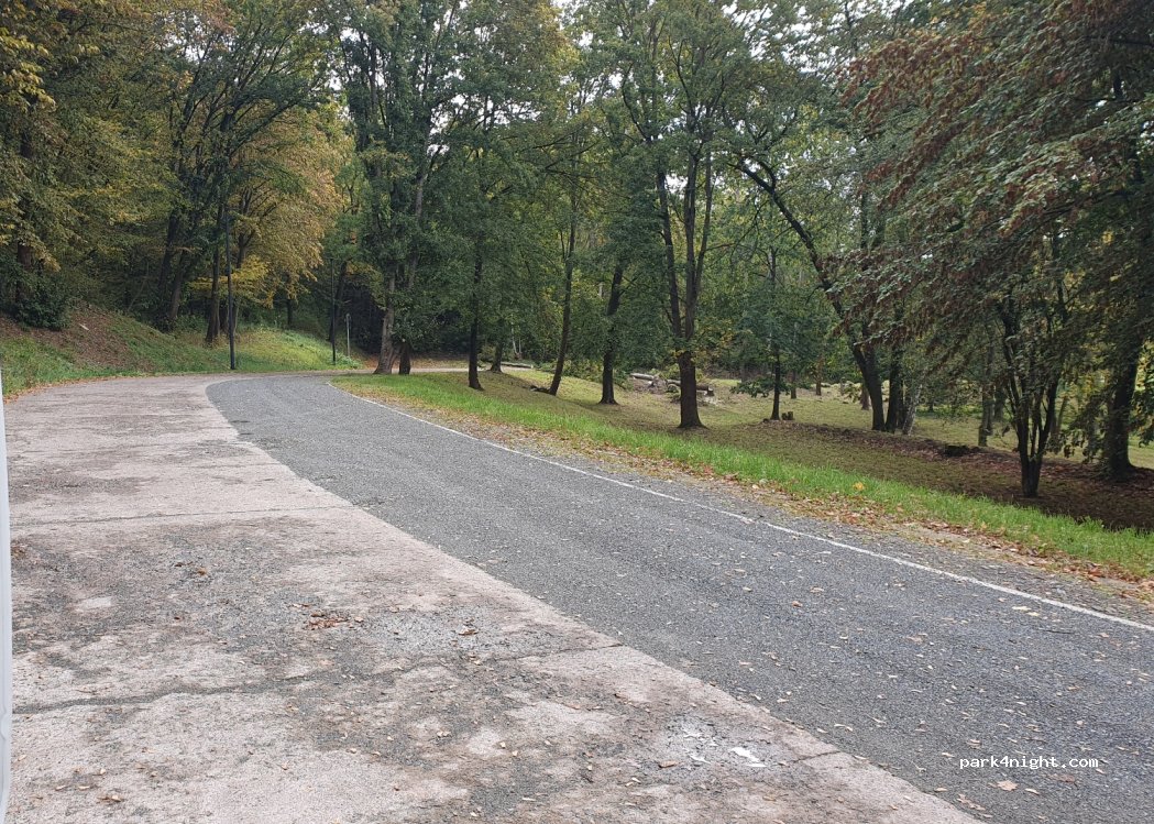 Parkplatz Gedenkstätte — foto 2