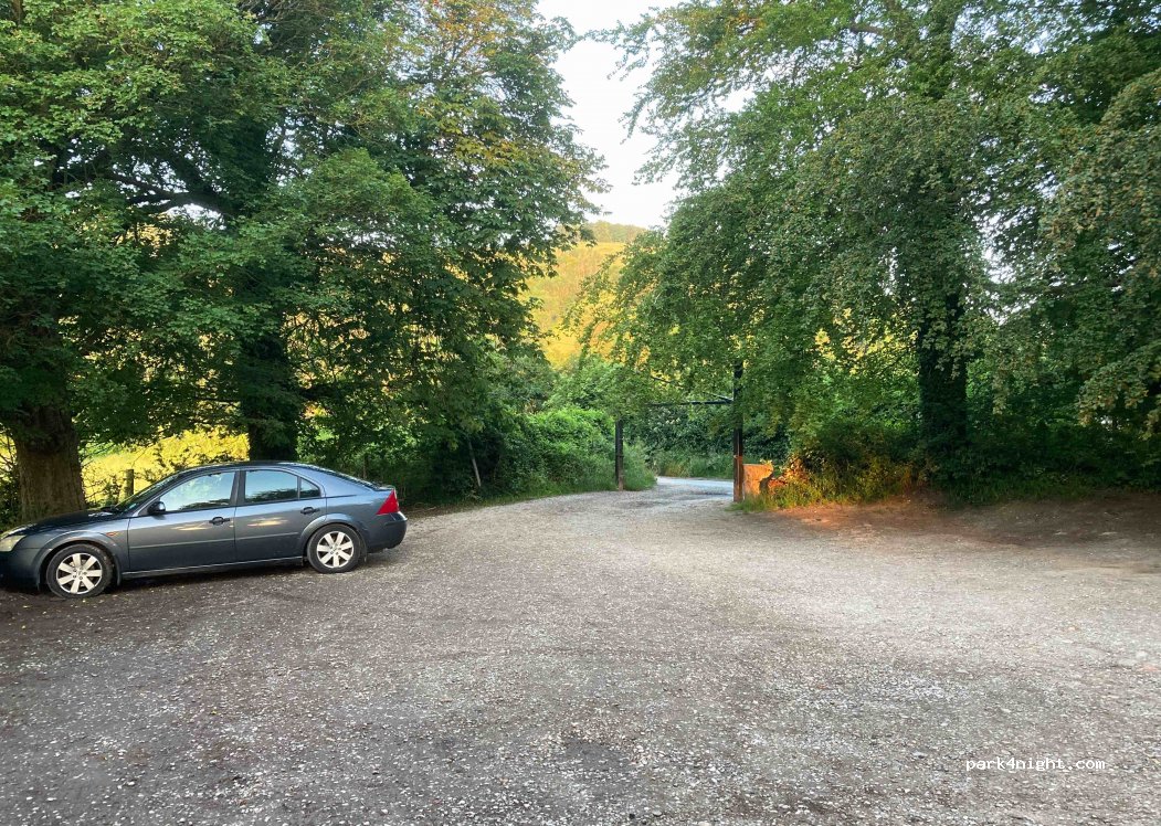 (BN44 3DR) Wiston - Chanctonbury Ring Road — foto