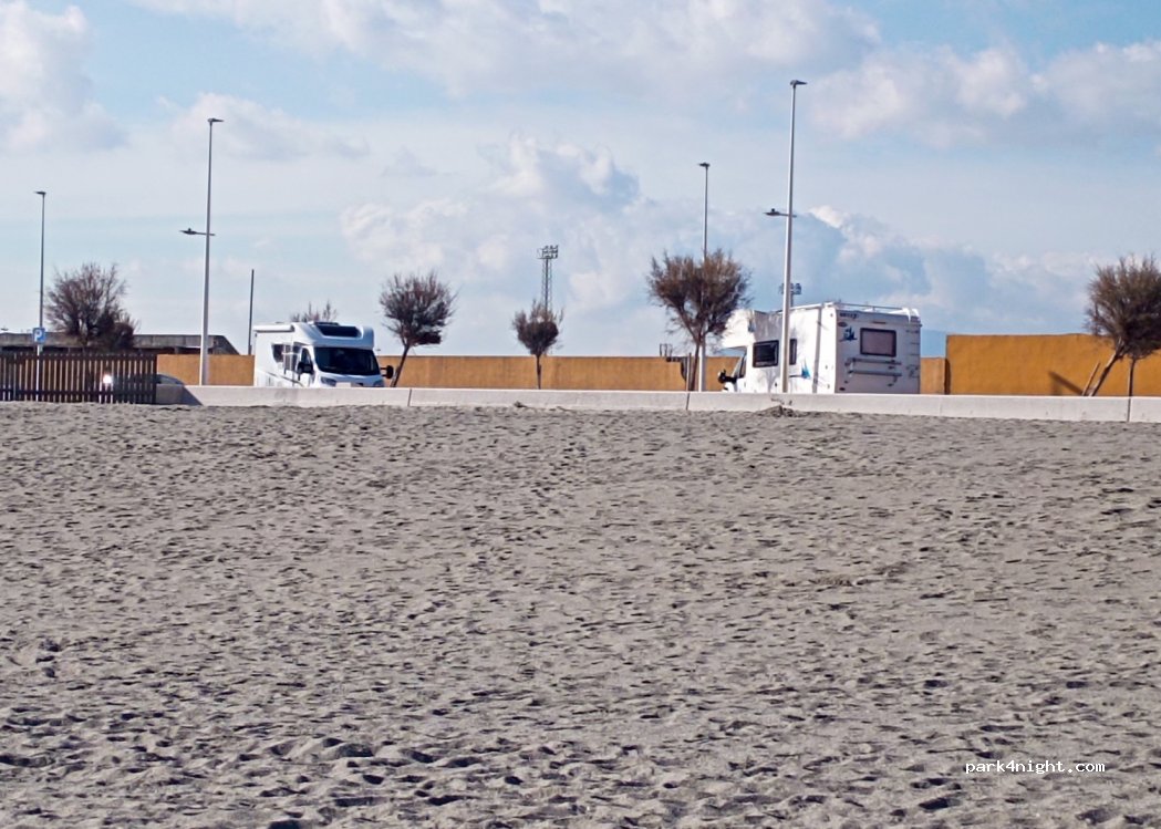 (11300) La Línea de la Concepción - 230 Avenida Príncipe de Asturias — foto 4