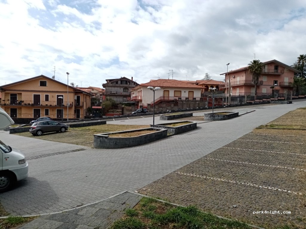 (95030) Nicolosi - 16 Via Monti Rossi — foto 2