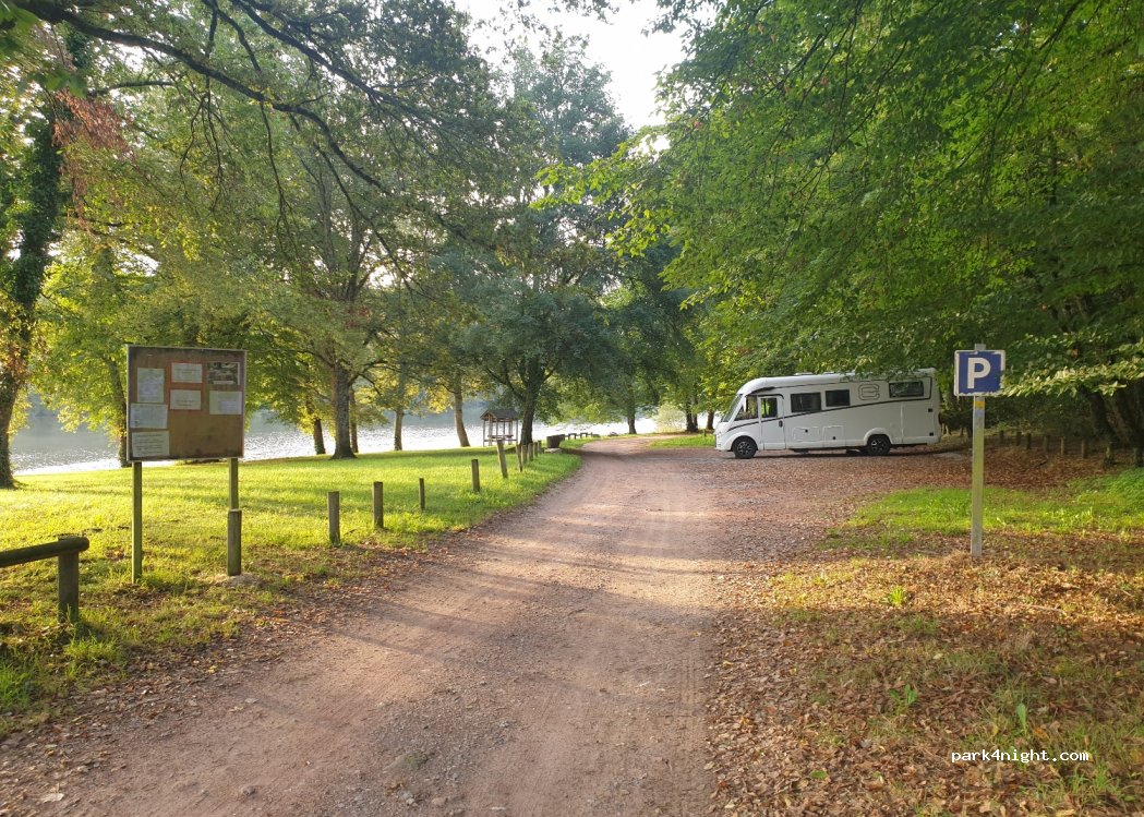 (03360) Saint-Bonnet-Tronçais - 5 Allée du Bois Brochet — foto 3